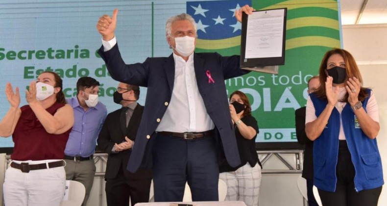Goiás pagará valor de R$ 100 a professores da rede estadual