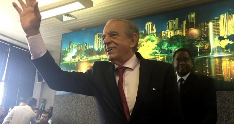 Iris Rezende deixa UTI e é transferido para quarto em hospital