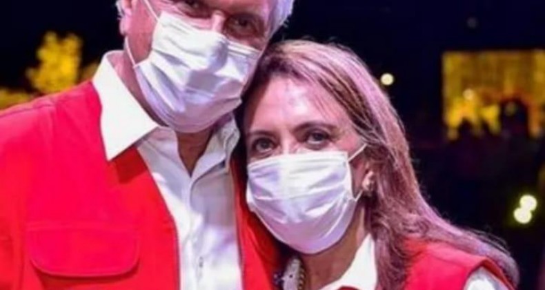 Caiado inicia entrega de cartões do programa Mães de Goiás