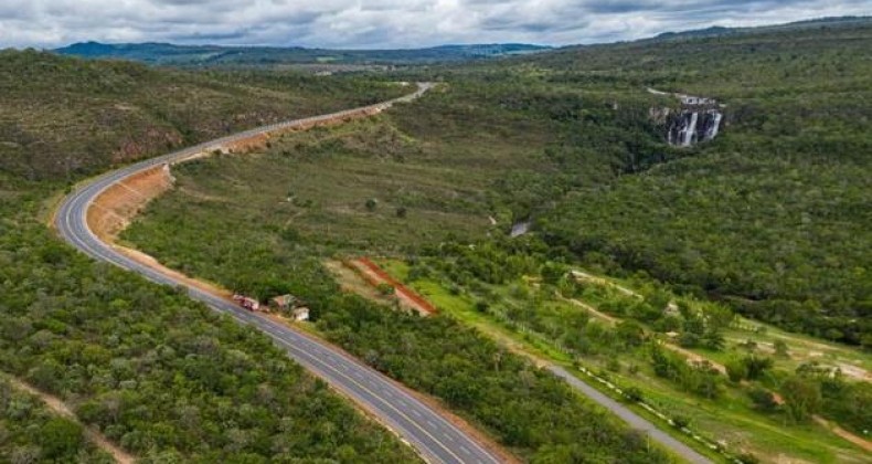 Caiado participa da entrega de trecho reformado da BR-414
