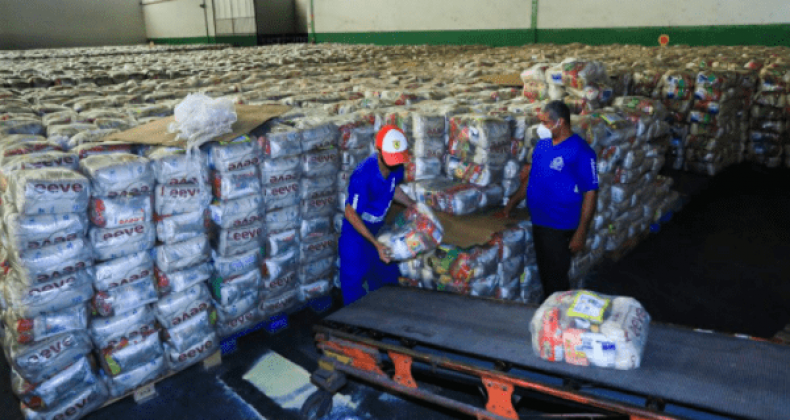 Governo de Goiás distribui mais de 40 mil cestas básicas em uma semana
