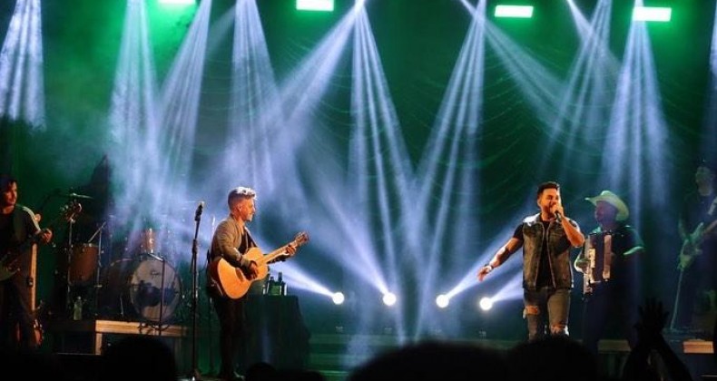 Henrique & Hernane, Carlos & Jader e Maíra Lemos sobem ao palco do Cerrado