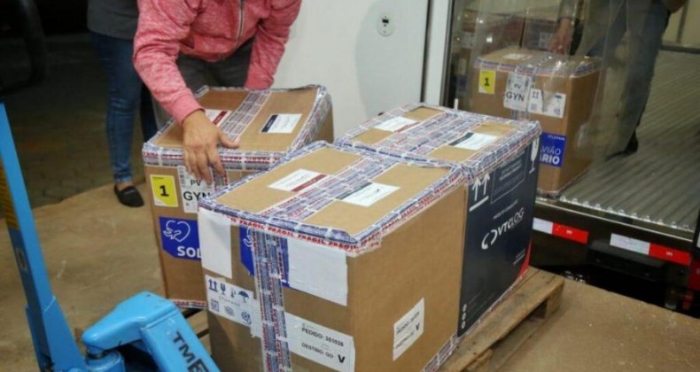 Governo de Goiás recebe segundo lote de vacinas da Pfizer, um total de 37.440 doses