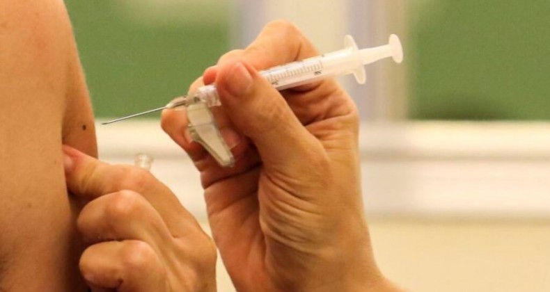 “Até setembro, Goiás vacina população acima de 18 anos”, afirma Caiado ao projetar avanço