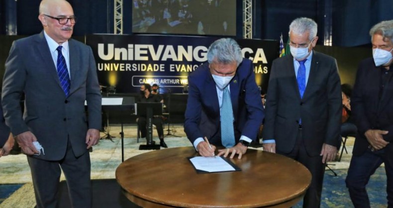Governador Ronaldo Caiado e ministro da Educação, Milton Ribeiro, participam da solenidade