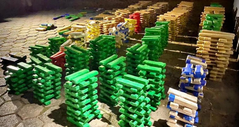 Polícia Militar apreende aproximadamente 1,5 tonelada de drogas, em Anápolis