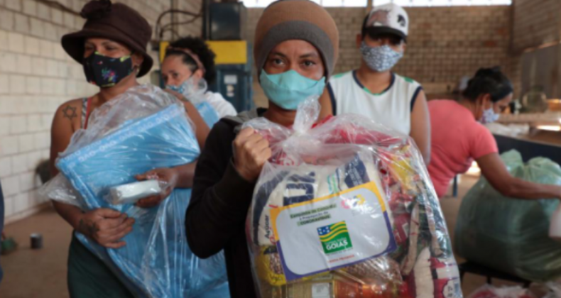Governo de Goiás e OVG entregam cobertores aos mais vulneráveis