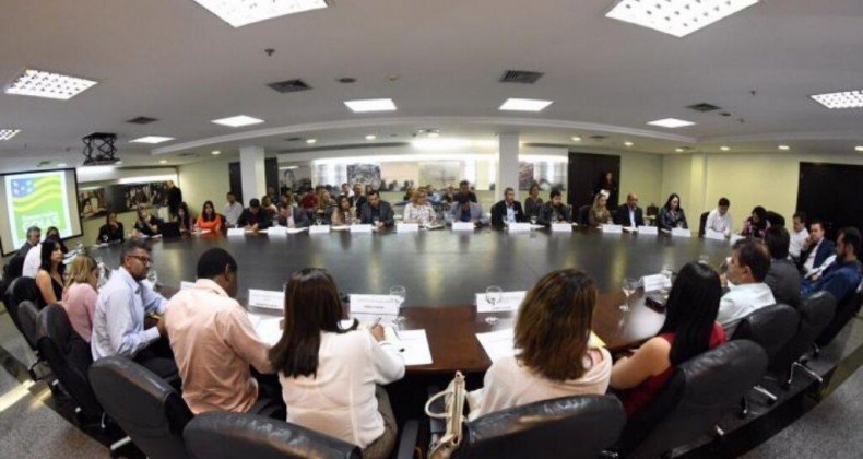 Caiado participa de encontro com prefeitos e secretários de Educação do Centro e Norte