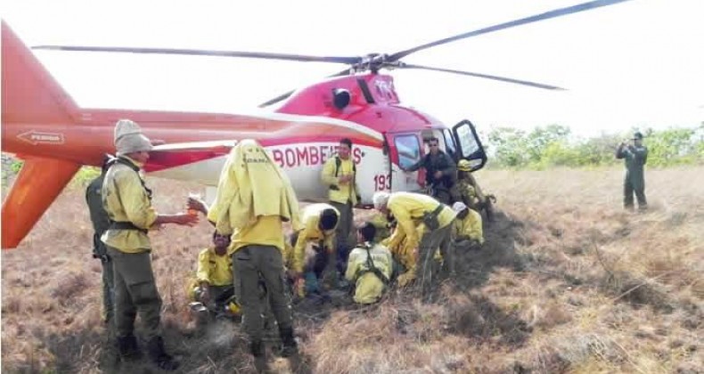 Helicóptero do CBMGO reforça combate a incêndio na região da Chapada dos Veadeiros