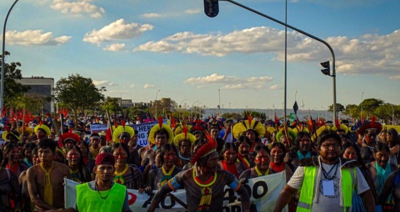 Indígenas realizam ato em Brasília contra medida que ameaça seus direitos